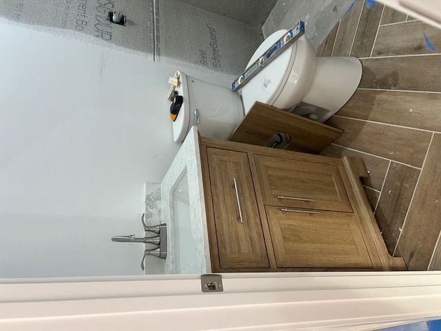 Casita Modern 400 — Bathroom vanity and finishes