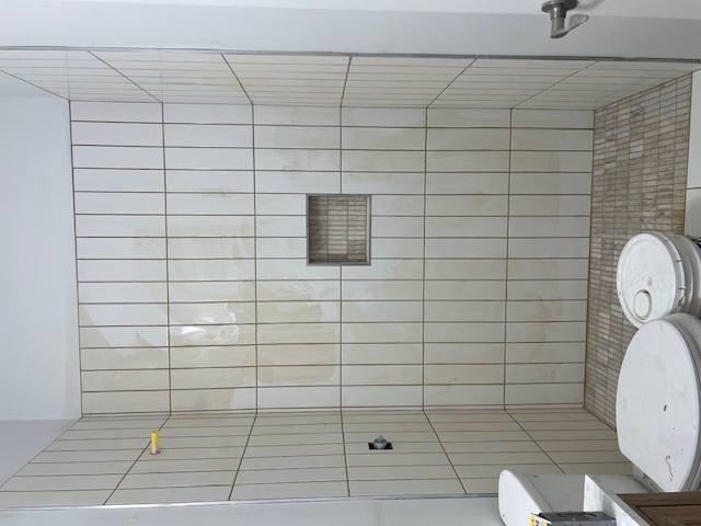 Casita Modern 400 — Full tiled shower