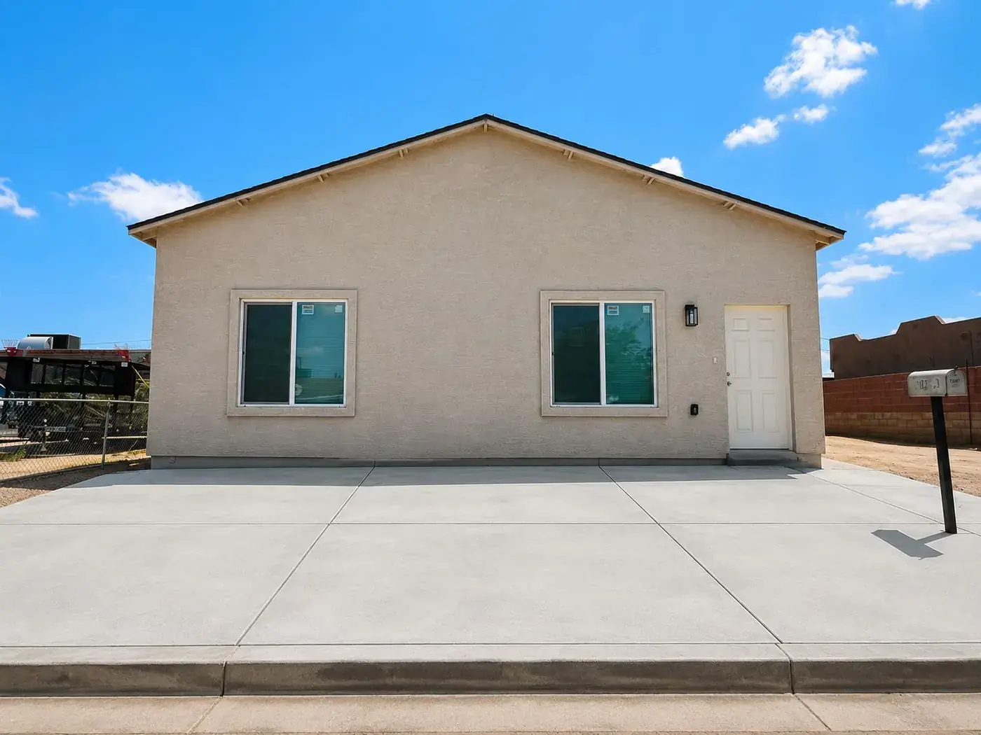 Duplex 1813 W Tamarisk St. 1900 sq ft (Duplex Tamarisk 1900, Phoenix, AZ) — photo 2 of 10