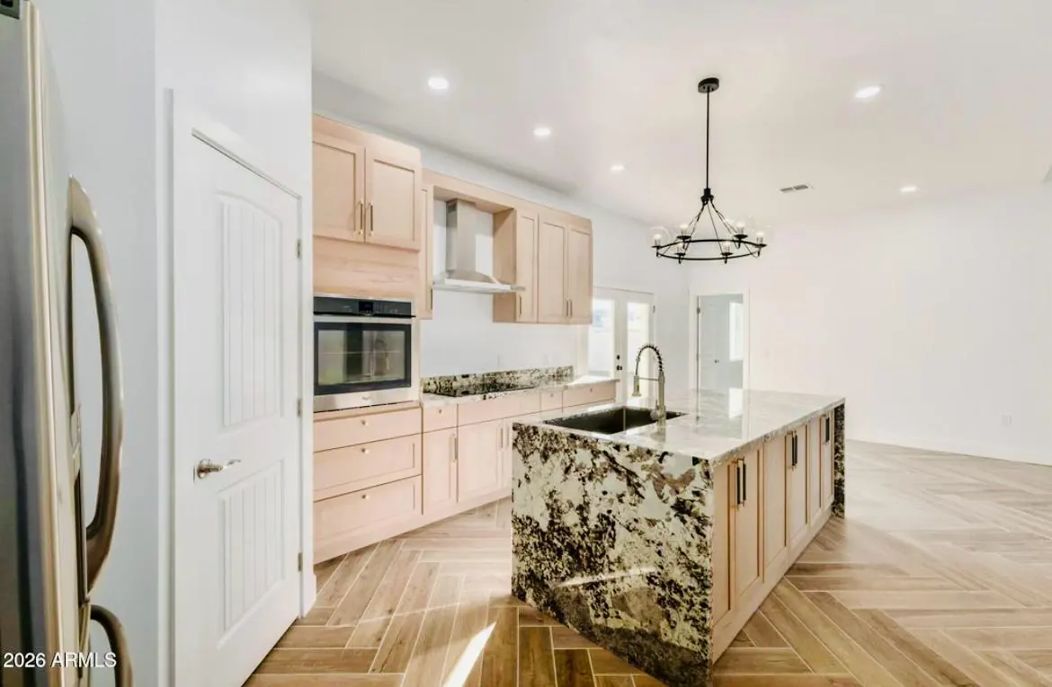 Main House 1900 sq ft (Main House 1900, Glendale, AZ) — photo 5 of 10