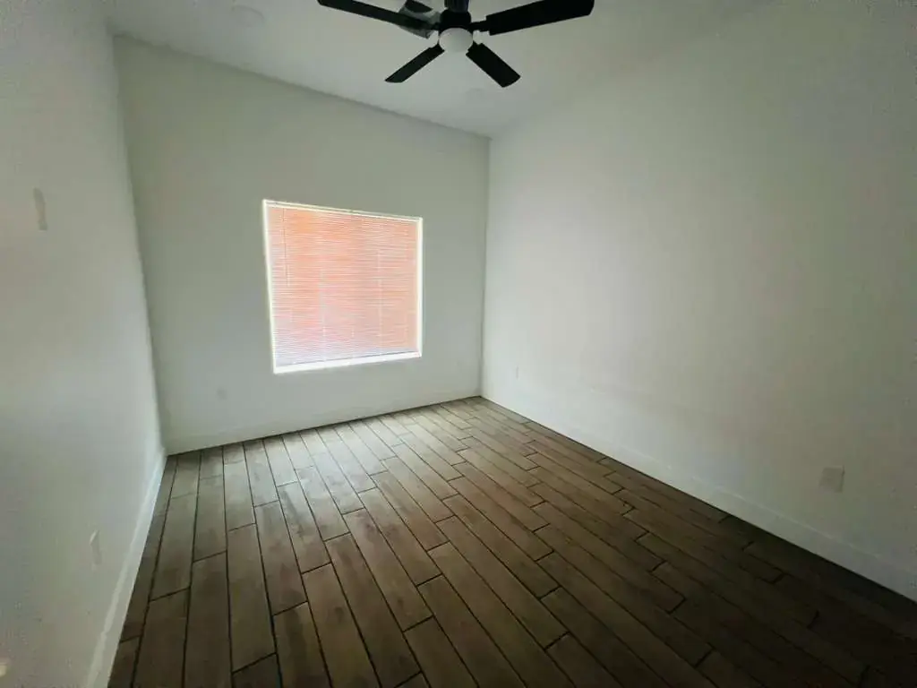 Duplex 1813 W Tamarisk St. 1900 sq ft (Duplex Tamarisk 1900, Phoenix, AZ) — photo 7 of 10