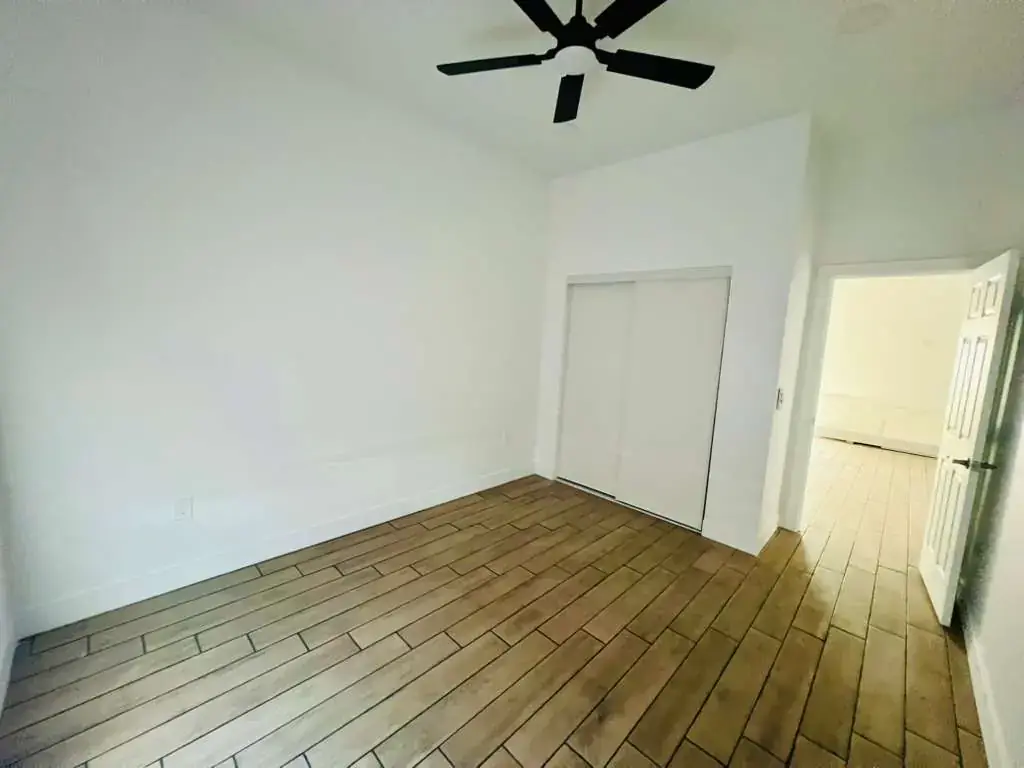 Duplex 1813 W Tamarisk St. 1900 sq ft (Duplex Tamarisk 1900, Phoenix, AZ) — photo 9 of 10