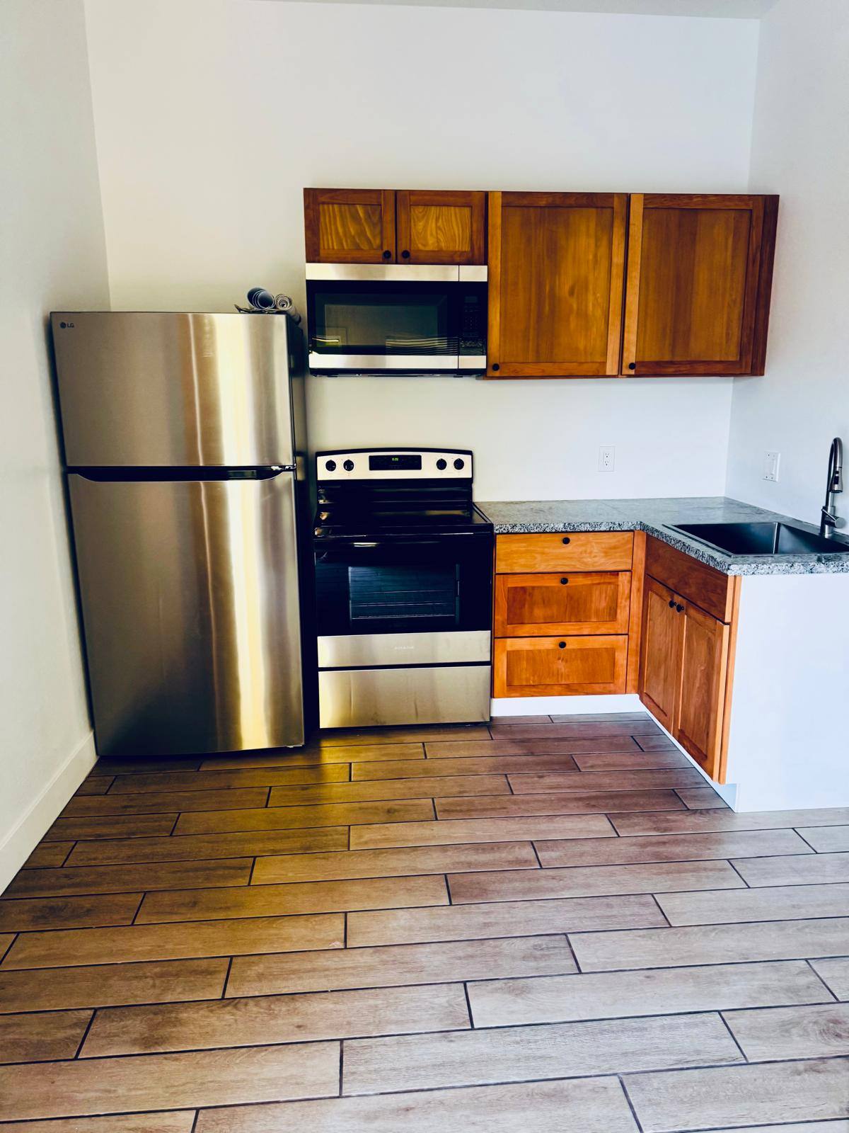 Duplex 817 sq ft (Duplex 817, Phoenix, AZ) — photo 3 of 11