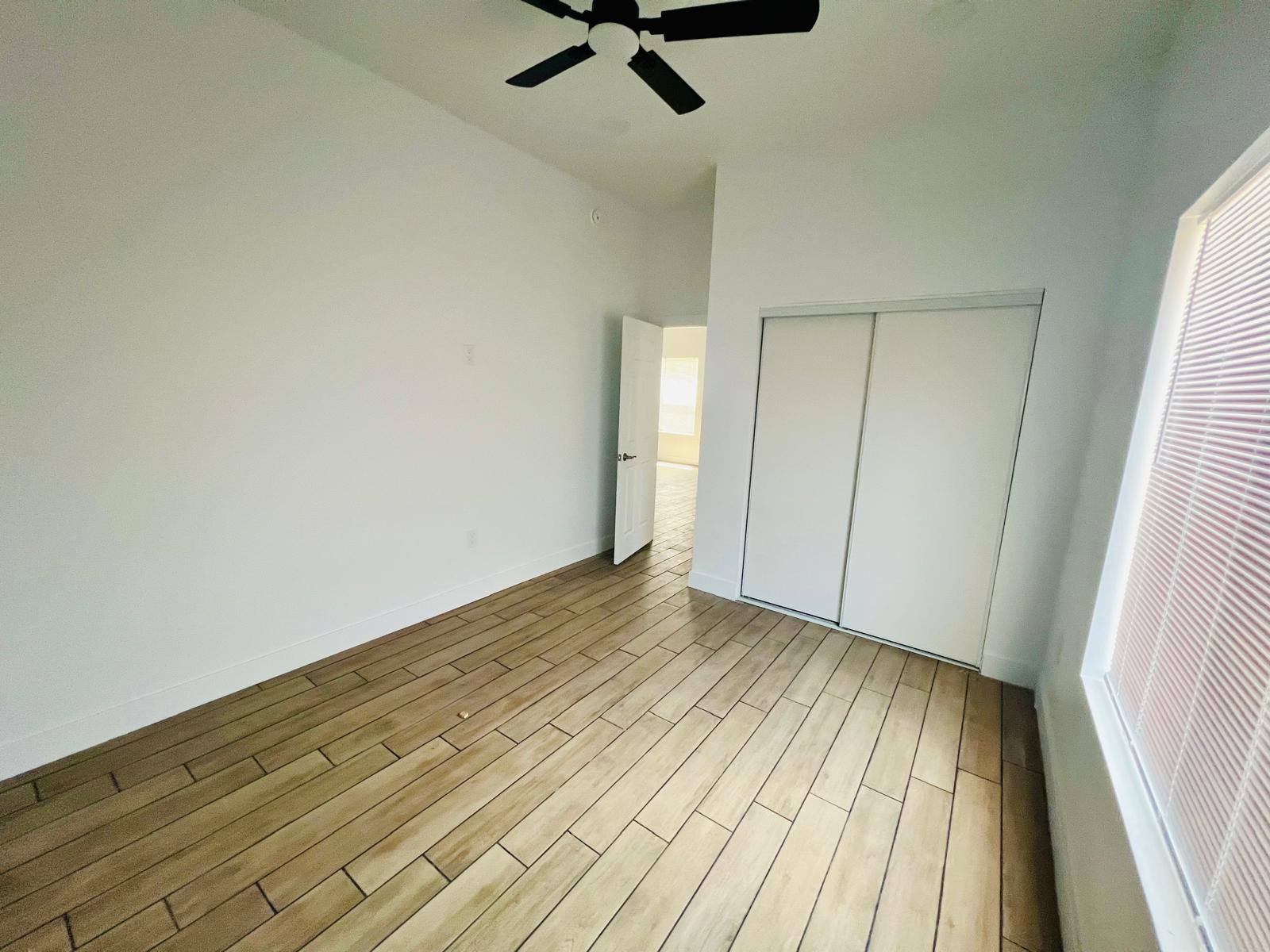 Duplex 817 sq ft (Duplex 817, Phoenix, AZ) — photo 4 of 11
