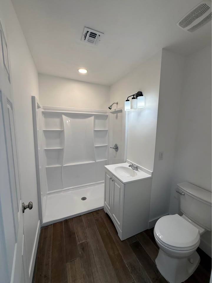 Casita Plus 640 — Bathroom