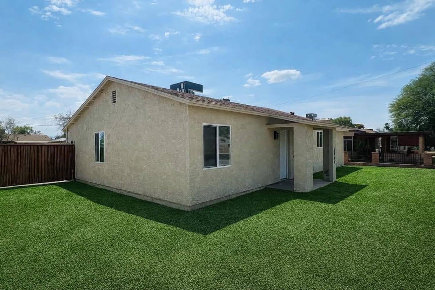 Casita Nova 350 — Rear elevation and patio