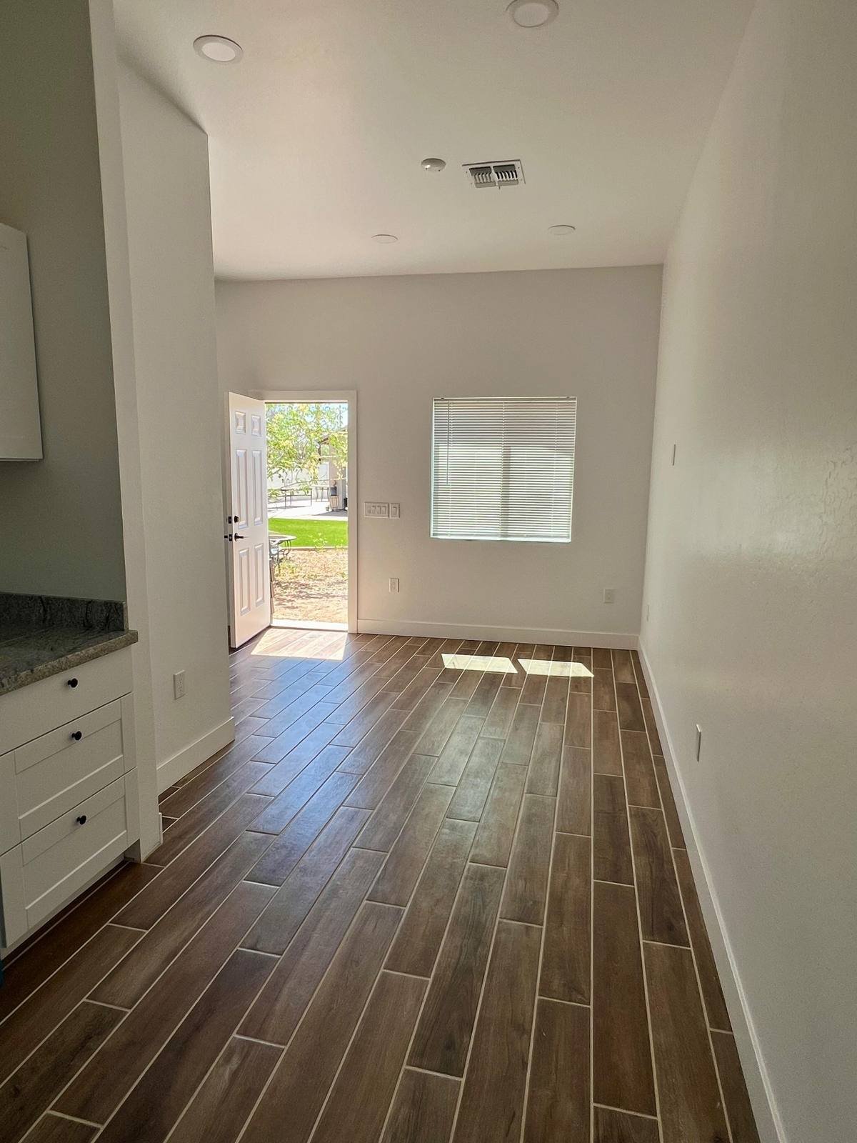 Casita Studio 325 — Open studio living area