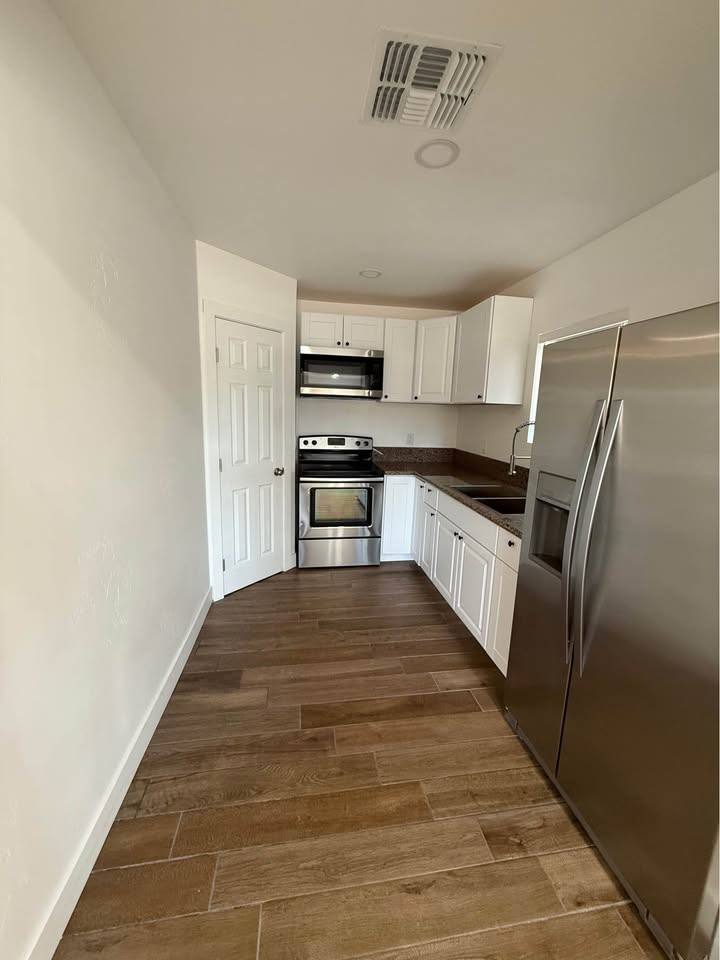 Casita Plus 640 — Full kitchen